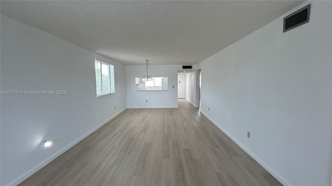 For Rent: $2,000 (2 beds, 2 baths, 1294 Square Feet)