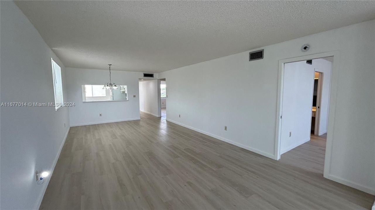 For Rent: $2,000 (2 beds, 2 baths, 1294 Square Feet)