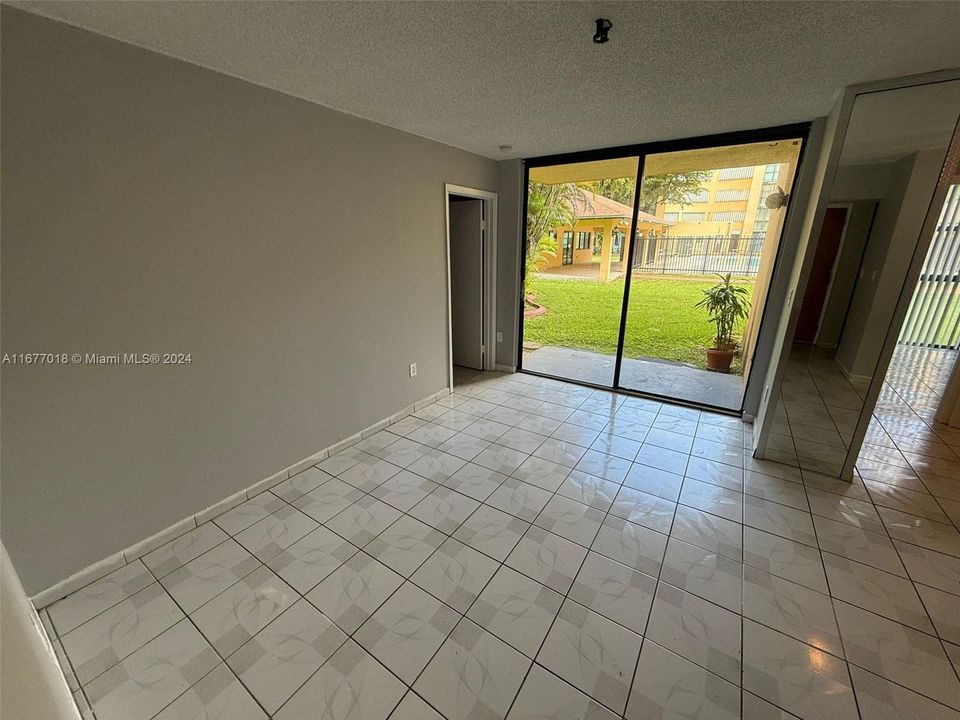 For Rent: $2,250 (2 beds, 2 baths, 898 Square Feet)