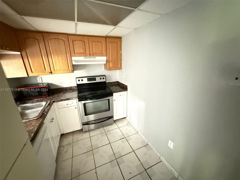 For Rent: $2,250 (2 beds, 2 baths, 898 Square Feet)