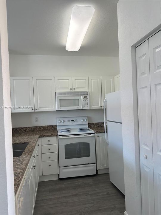 For Rent: $2,300 (3 beds, 2 baths, 1062 Square Feet)