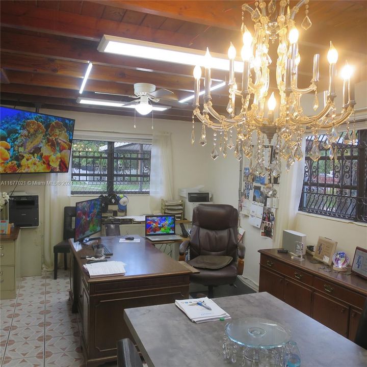 En Venta: $650,000 (4 camas, 2 baños, 2059 Pies cuadrados)