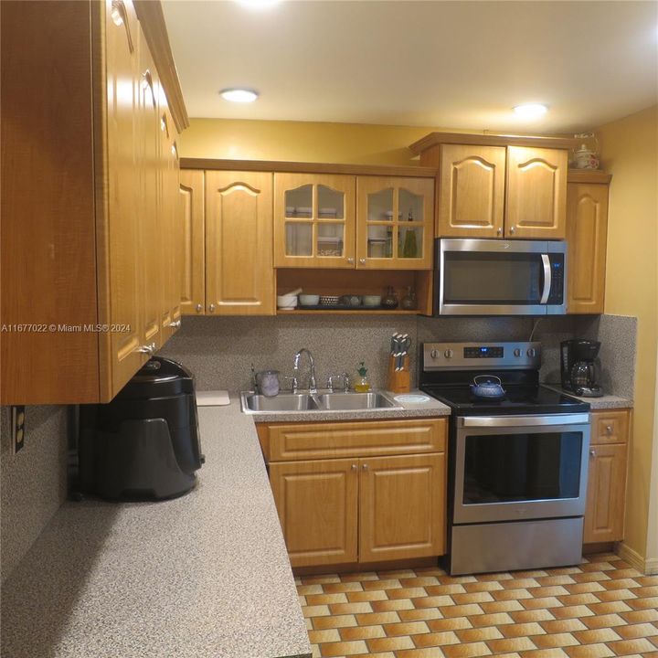 For Rent: $3,500 (4 beds, 2 baths, 2059 Square Feet)