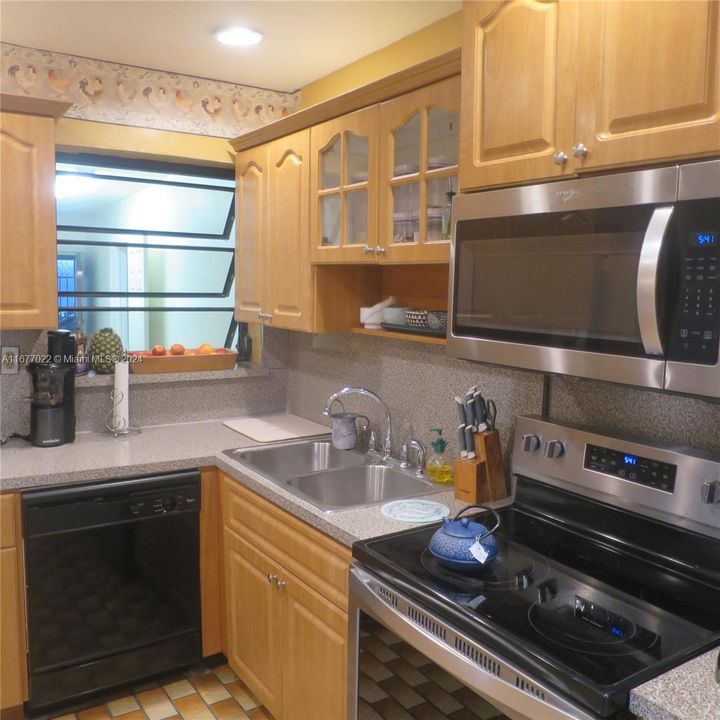 For Rent: $3,500 (4 beds, 2 baths, 2059 Square Feet)