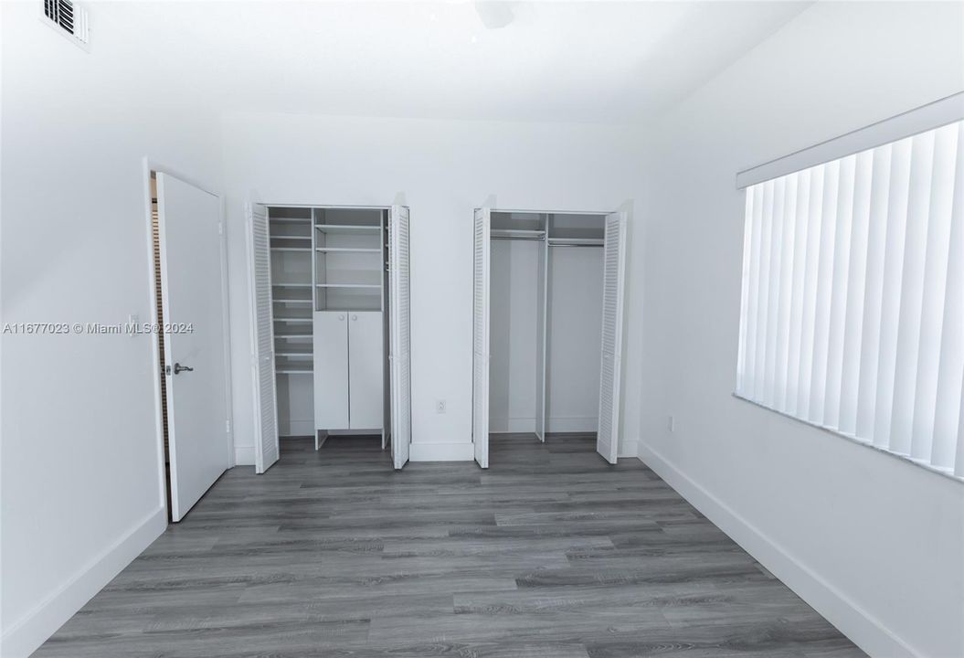 Active With Contract: $2,400 (1 beds, 1 baths, 700 Square Feet)