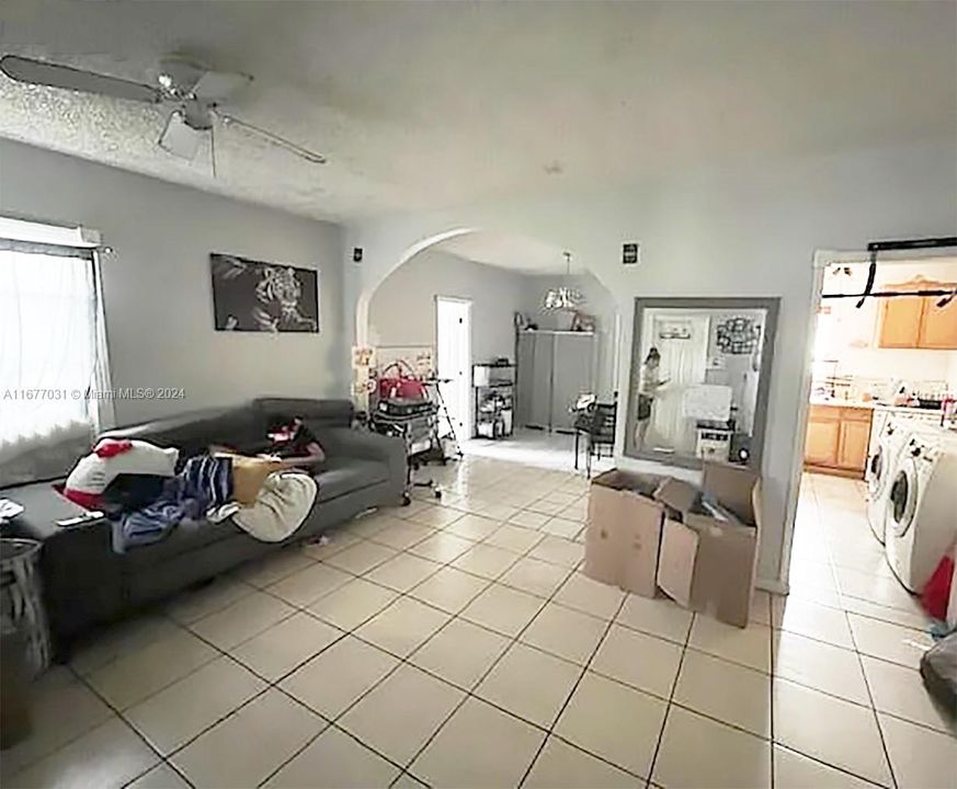 En Venta: $369,000 (3 camas, 1 baños, 1037 Pies cuadrados)