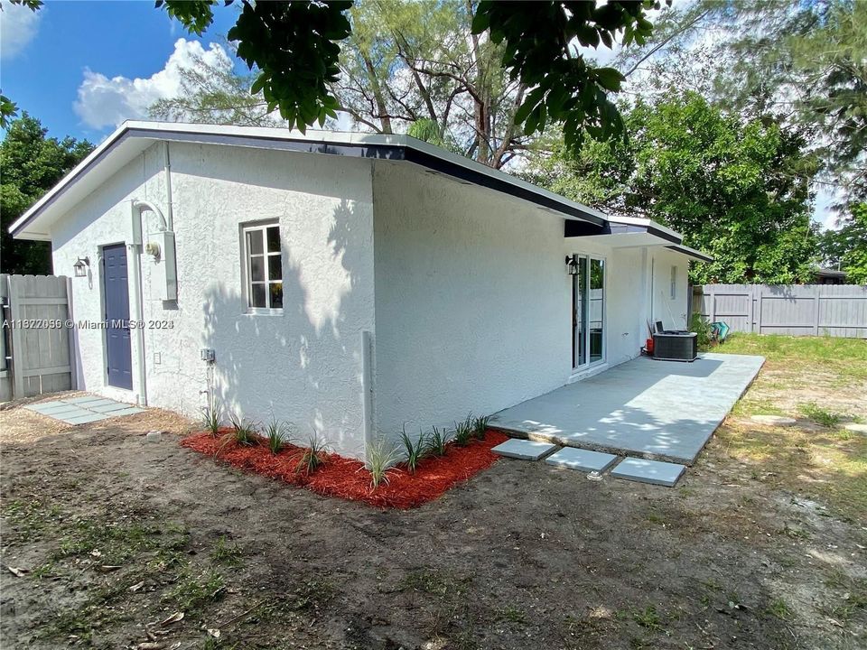 For Sale: $510,000 (3 beds, 2 baths, 1127 Square Feet)