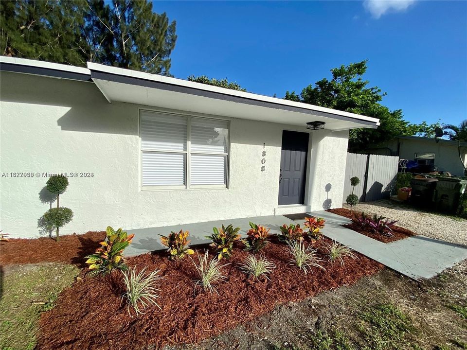 For Sale: $510,000 (3 beds, 2 baths, 1127 Square Feet)