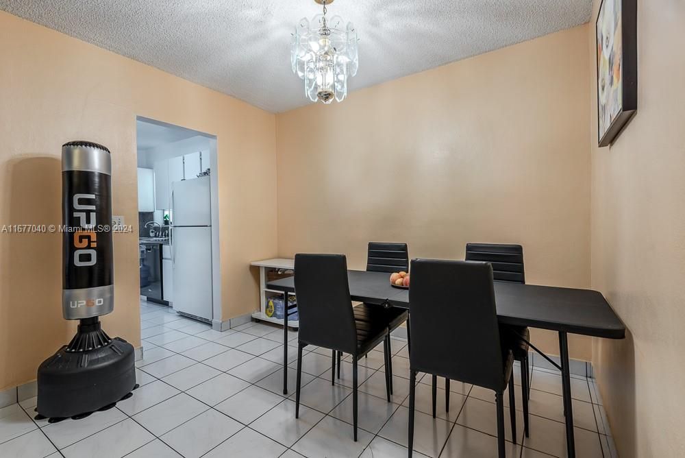 For Sale: $219,000 (2 beds, 2 baths, 940 Square Feet)