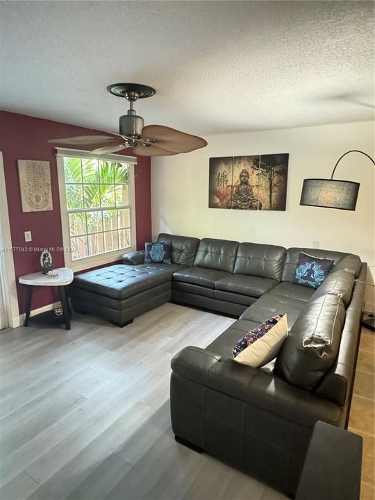 For Sale: $380,000 (3 beds, 2 baths, 1500 Square Feet)