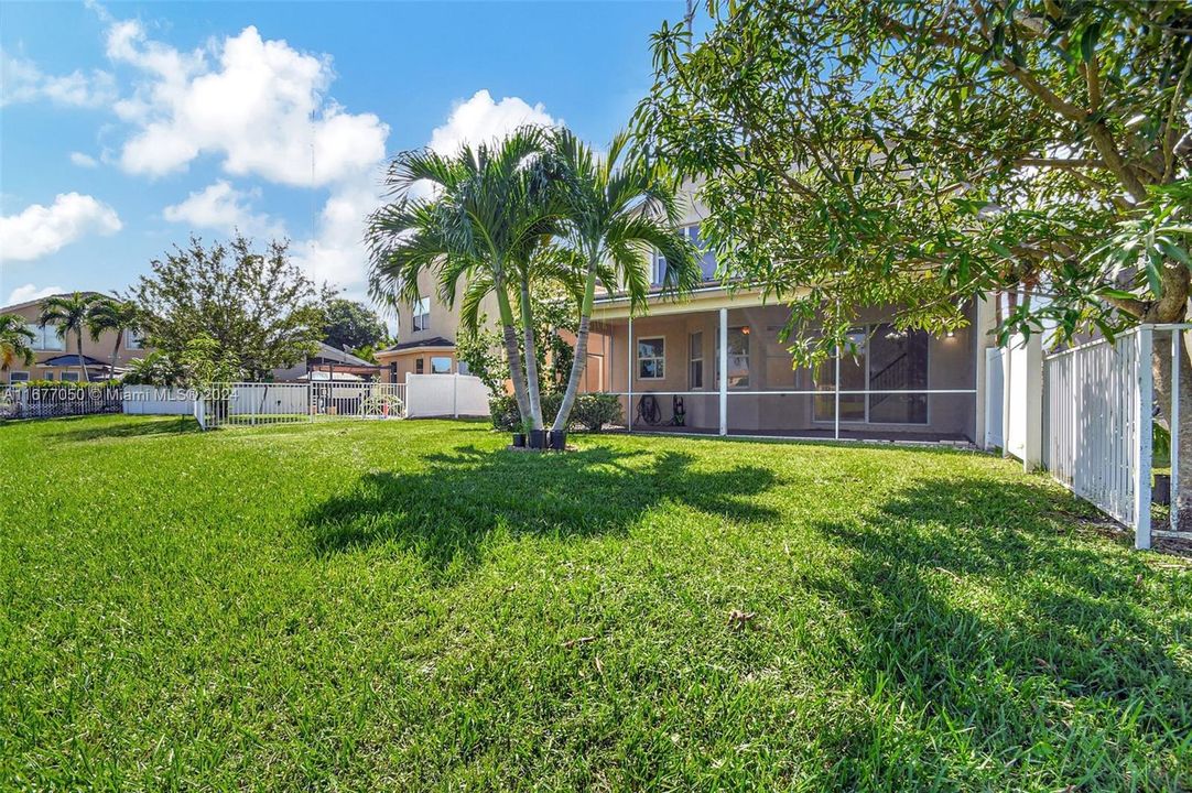 For Sale: $585,000 (3 beds, 2 baths, 1906 Square Feet)