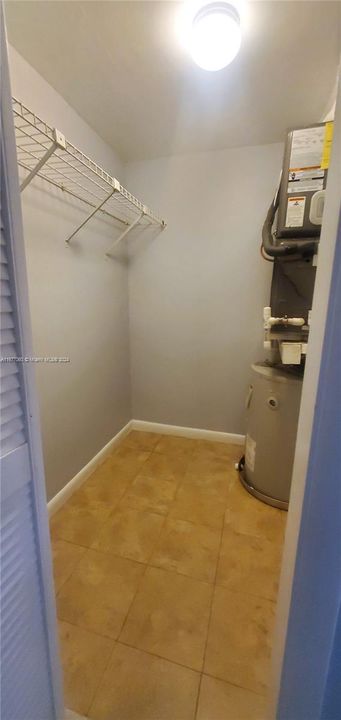 For Sale: $205,000 (1 beds, 1 baths, 765 Square Feet)