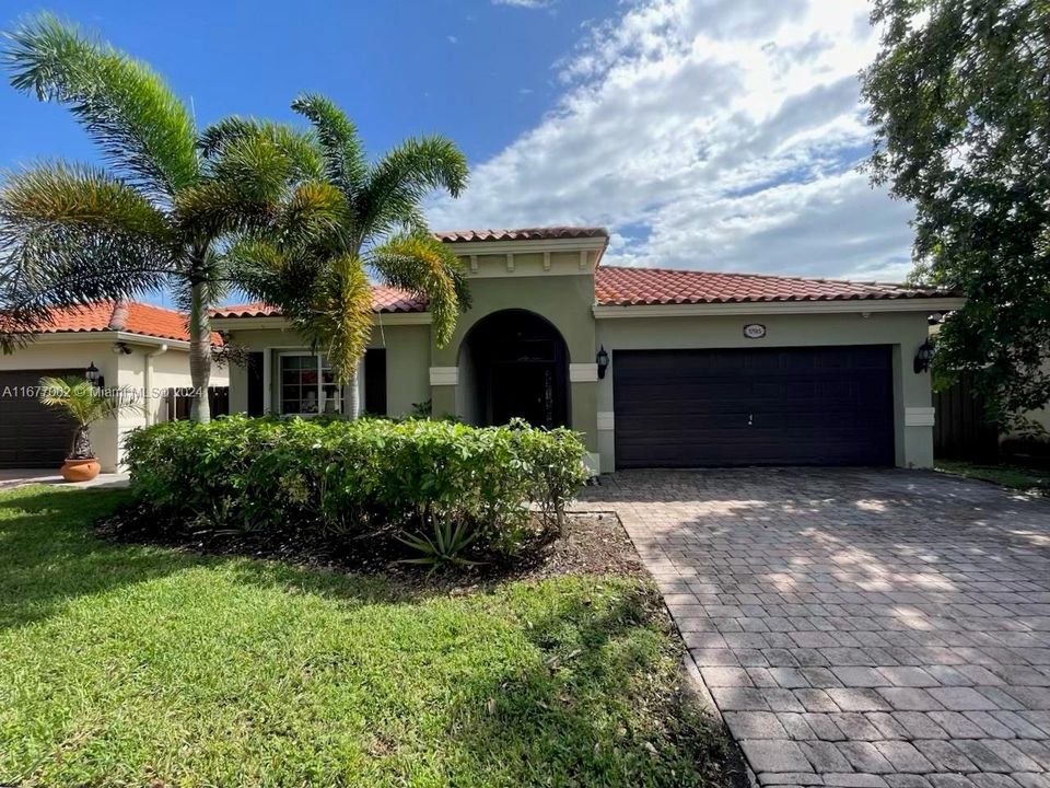 For Sale: $515,000 (3 beds, 2 baths, 1739 Square Feet)