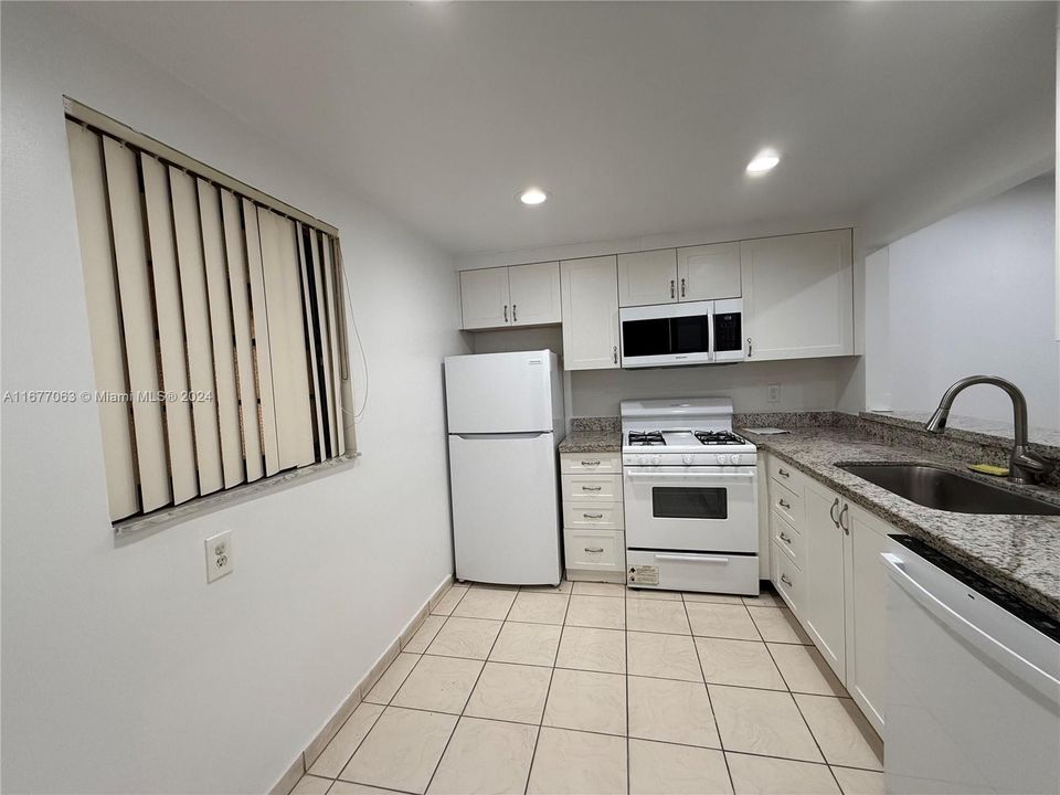 For Rent: $1,850 (1 beds, 1 baths, 982 Square Feet)