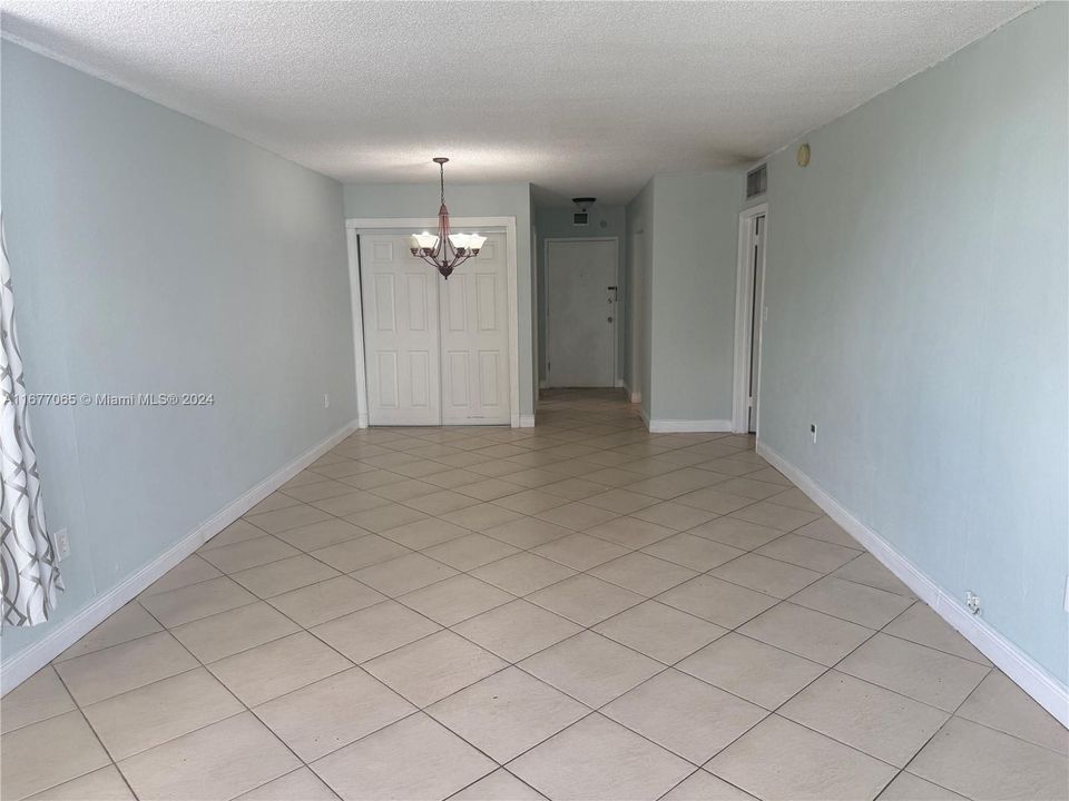 For Rent: $1,650 (1 beds, 1 baths, 900 Square Feet)