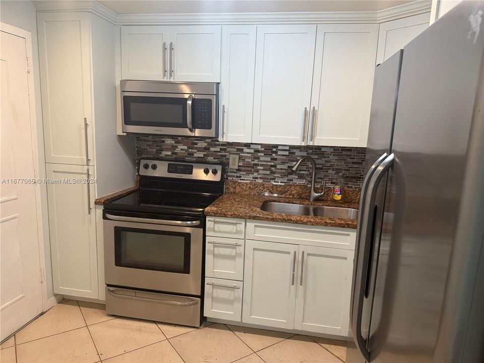 For Rent: $1,650 (1 beds, 1 baths, 900 Square Feet)