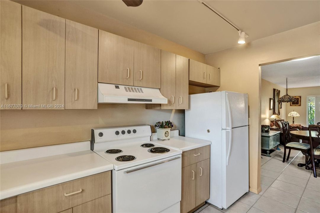 For Sale: $270,000 (3 beds, 1 baths, 1400 Square Feet)