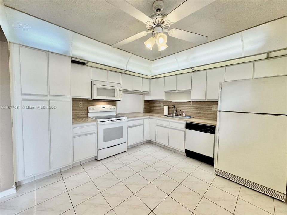 For Sale: $190,000 (2 beds, 2 baths, 1350 Square Feet)