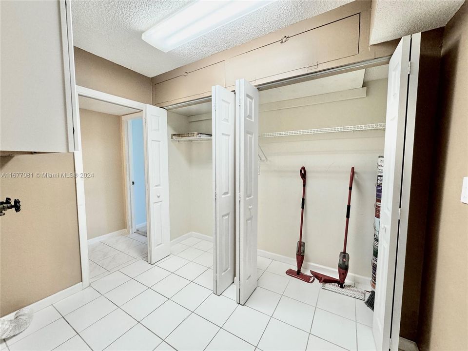 For Sale: $190,000 (2 beds, 2 baths, 1350 Square Feet)