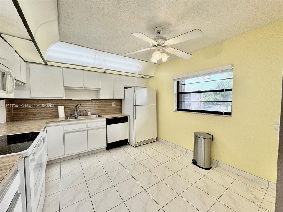 For Sale: $190,000 (2 beds, 2 baths, 1350 Square Feet)