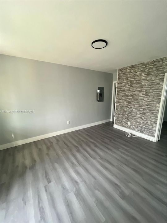 For Rent: $1,600 (1 beds, 9 baths, 4683 Square Feet)