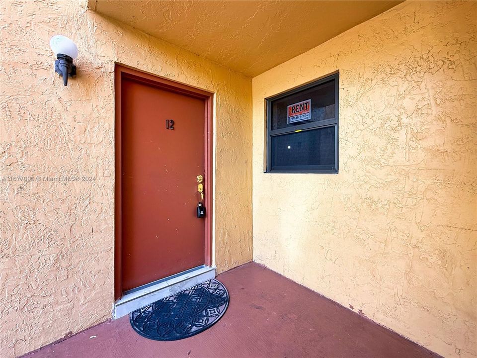 For Rent: $3,500 (3 beds, 2 baths, 1215 Square Feet)