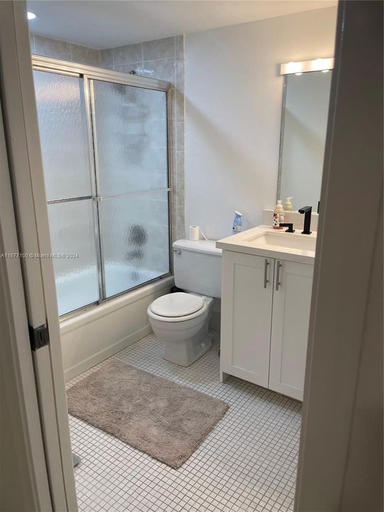 For Rent: $1,800 (1 beds, 1 baths, 798 Square Feet)