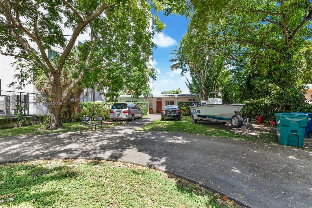 For Sale: $2,000,000 (3 beds, 1 baths, 1725 Square Feet)