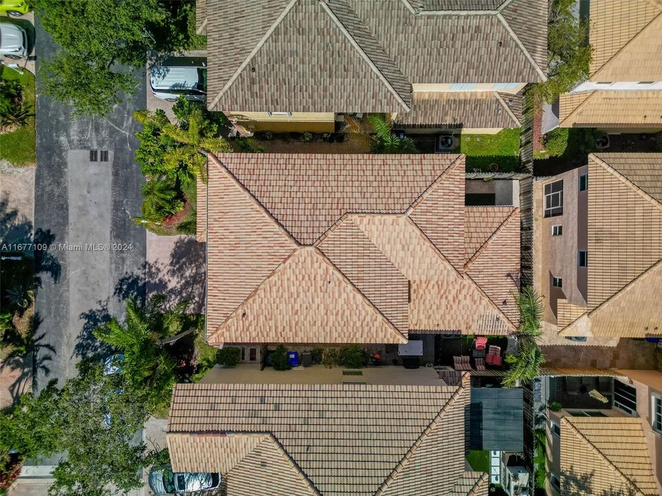 For Sale: $699,000 (3 beds, 2 baths, 2163 Square Feet)