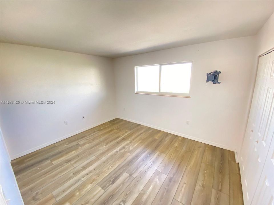 For Sale: $318,000 (2 beds, 2 baths, 805 Square Feet)