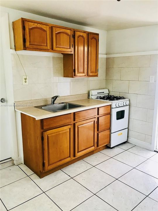 For Rent: $1,200 (0 beds, 1 baths, 400 Square Feet)