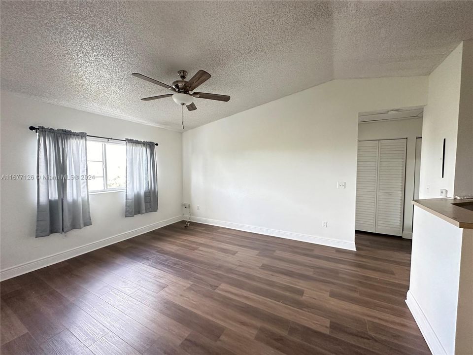 For Rent: $1,800 (1 beds, 1 baths, 659 Square Feet)