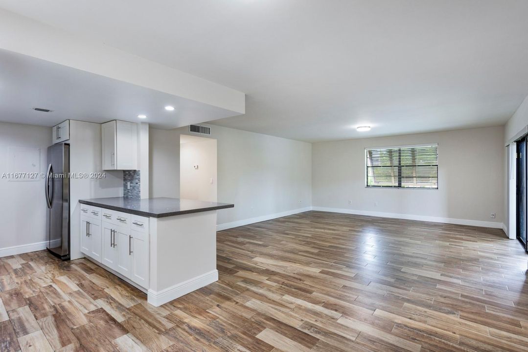 For Rent: $2,800 (2 beds, 2 baths, 1140 Square Feet)