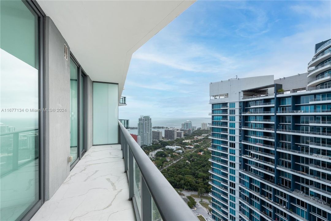 Active With Contract: $5,000 (2 beds, 2 baths, 997 Square Feet)