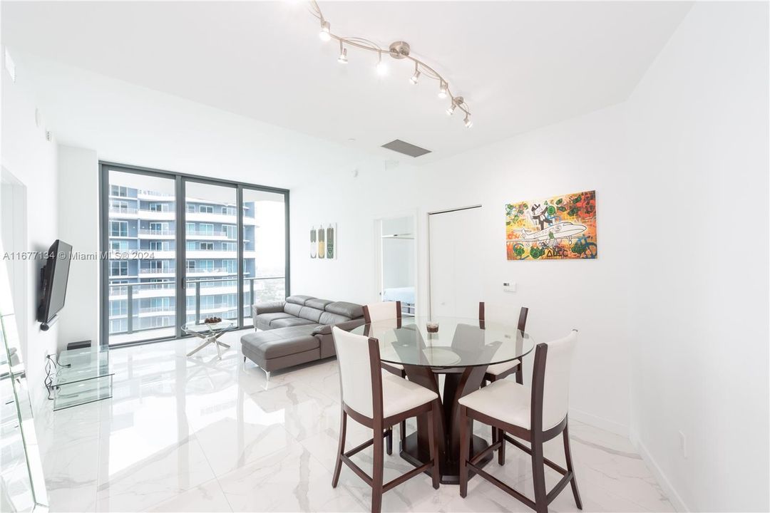 Active With Contract: $5,000 (2 beds, 2 baths, 997 Square Feet)