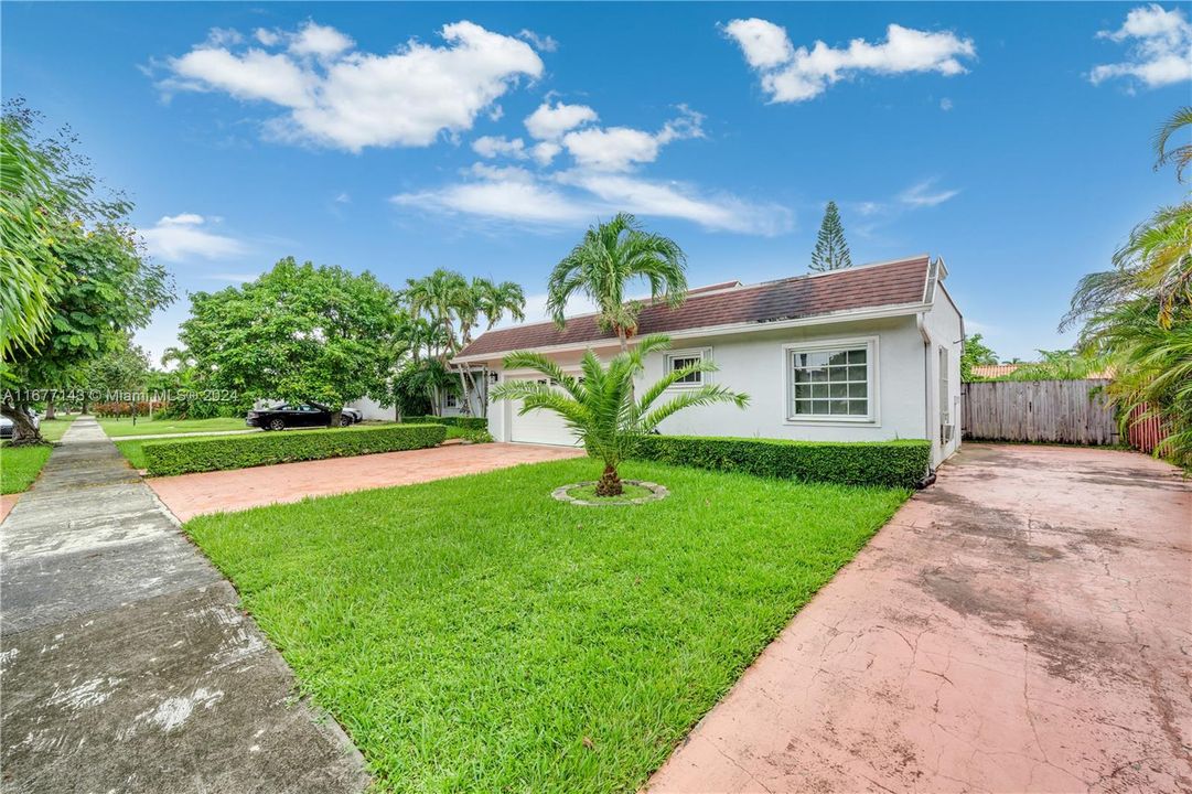 For Sale: $945,000 (4 beds, 3 baths, 2298 Square Feet)