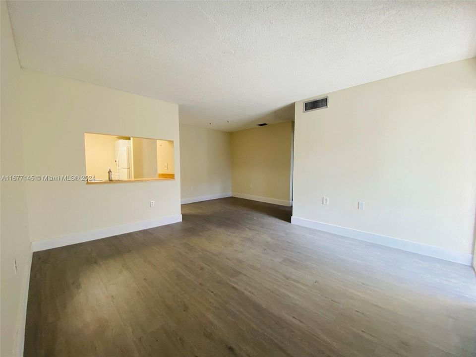 For Rent: $1,900 (2 beds, 2 baths, 754 Square Feet)