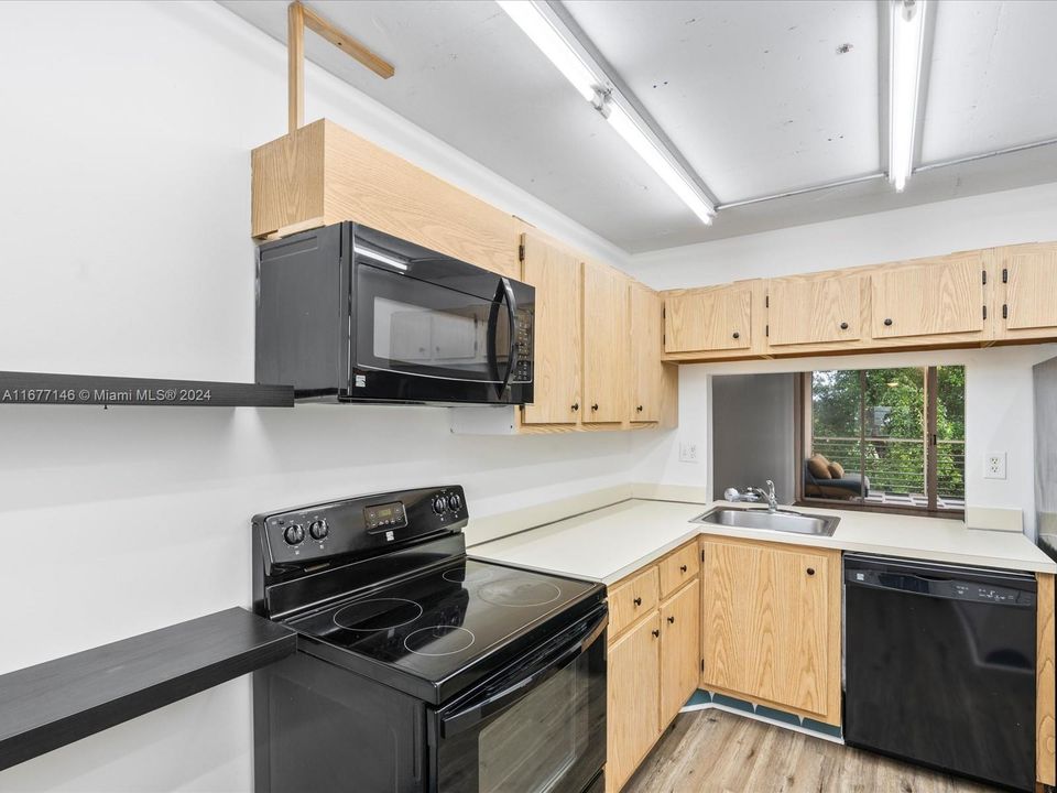 For Sale: $226,000 (2 beds, 2 baths, 900 Square Feet)