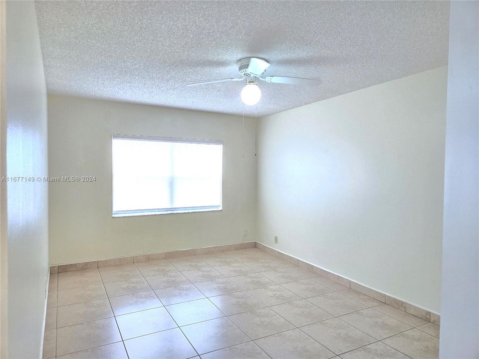 For Rent: $1,900 (1 beds, 1 baths, 710 Square Feet)