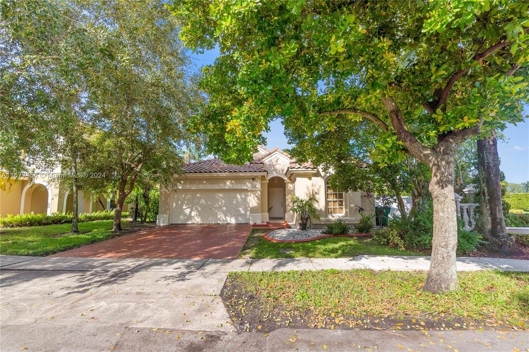 For Sale: $695,000 (3 beds, 2 baths, 1542 Square Feet)