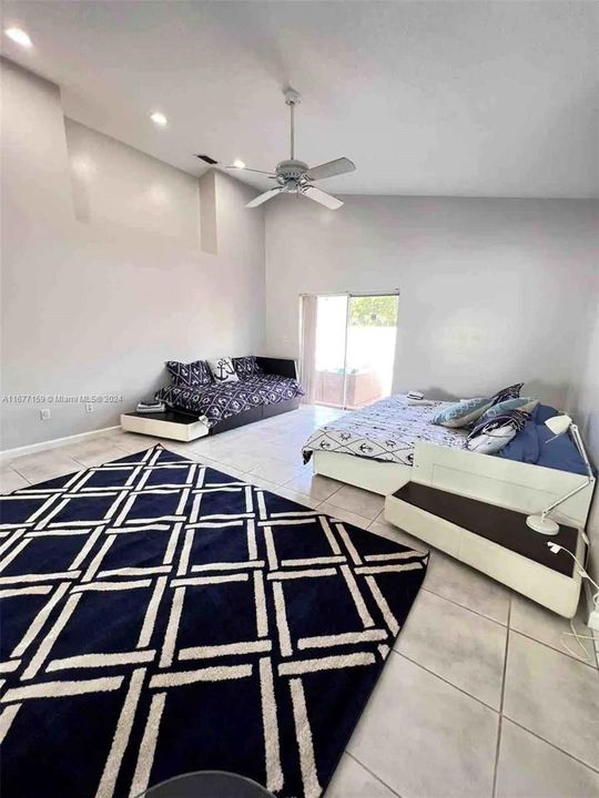 En Venta: $899,000 (3 camas, 3 baños, 2083 Pies cuadrados)