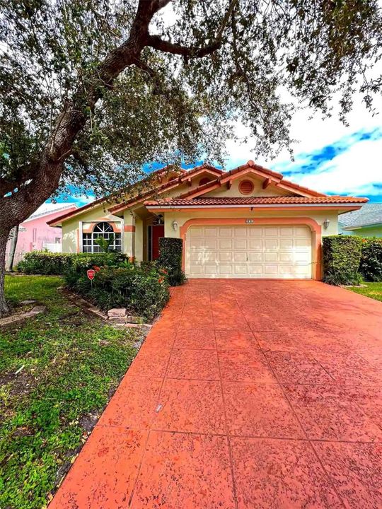 For Sale: $899,000 (3 beds, 3 baths, 2083 Square Feet)