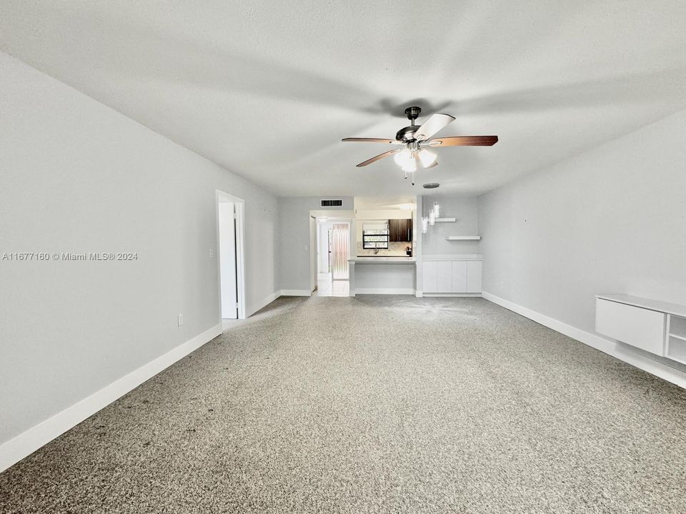 For Rent: $2,100 (1 beds, 1 baths, 915 Square Feet)