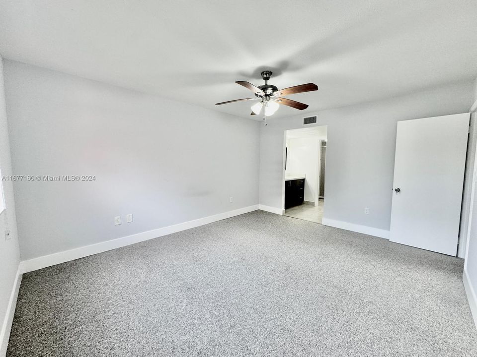 For Rent: $2,100 (1 beds, 1 baths, 915 Square Feet)