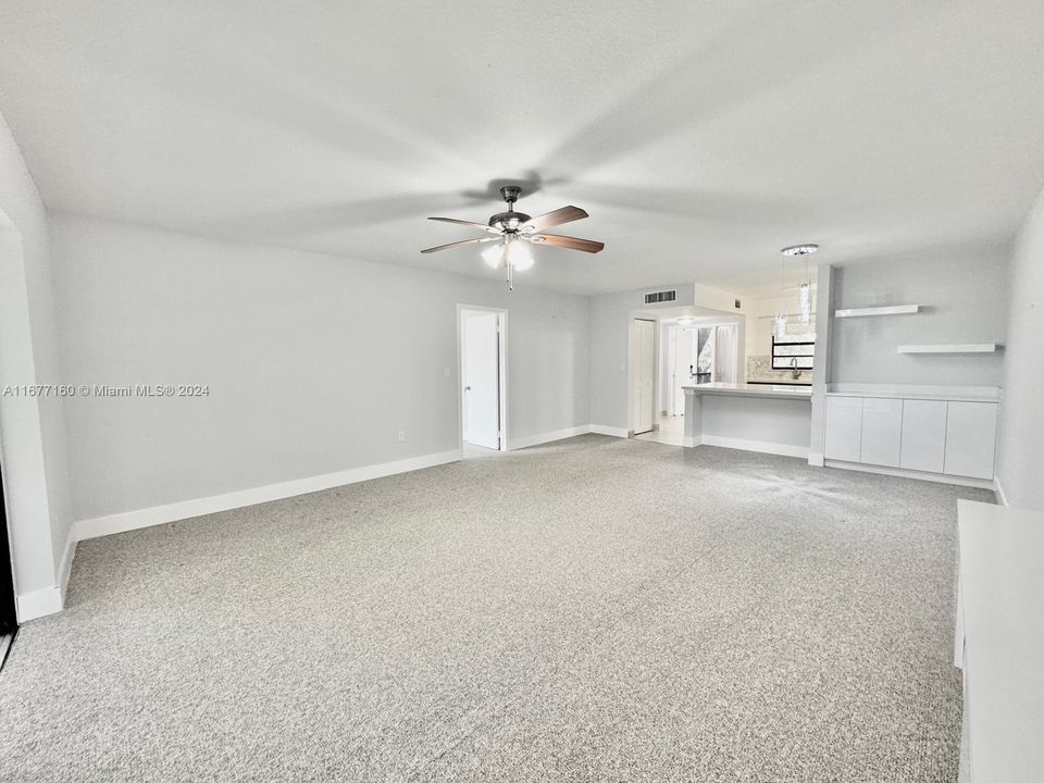 For Rent: $2,100 (1 beds, 1 baths, 915 Square Feet)