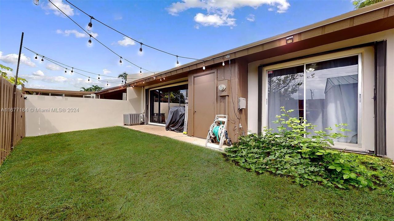 For Sale: $455,000 (2 beds, 2 baths, 1003 Square Feet)