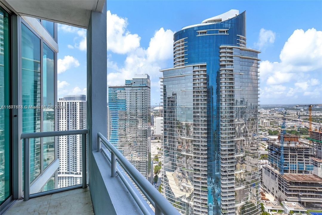 En Venta: $855,000 (2 camas, 2 baños, 1315 Pies cuadrados)