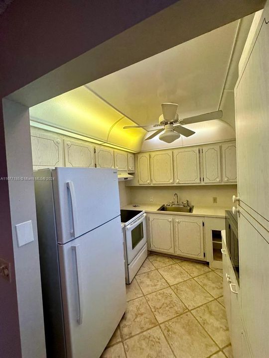 For Rent: $1,650 (2 beds, 1 baths, 835 Square Feet)