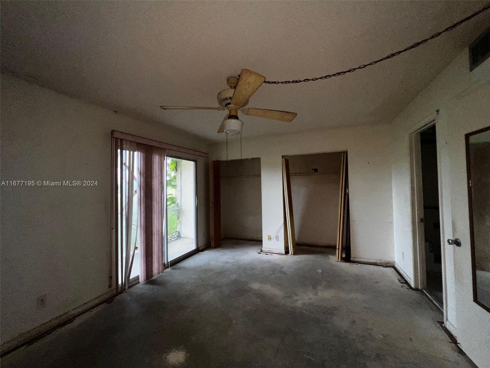 For Sale: $94,900 (1 beds, 1 baths, 811 Square Feet)