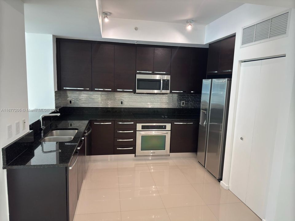 For Sale: $750,000 (2 beds, 2 baths, 1343 Square Feet)